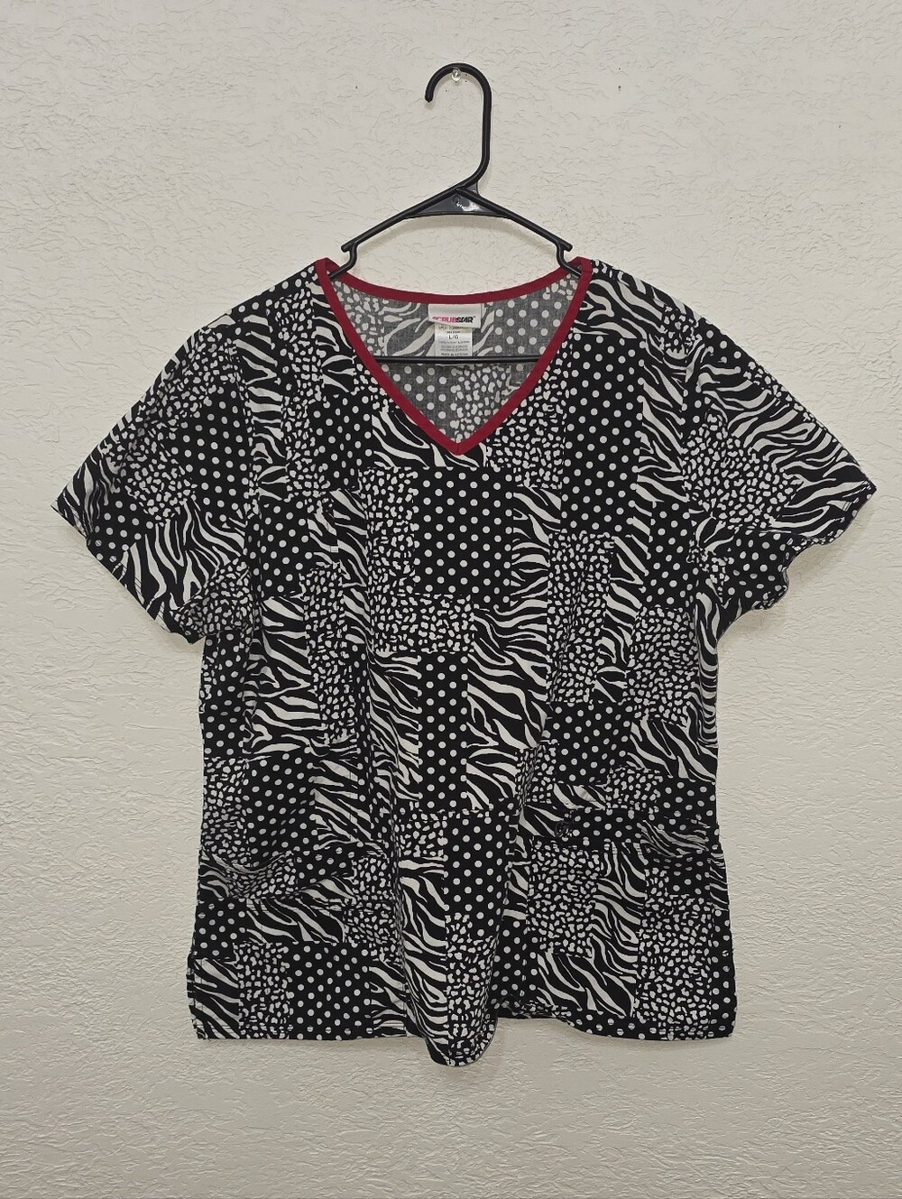 Scrubstar Black & White Patchwork Print V-Neck Top with Red Trim Large Nurse Vet